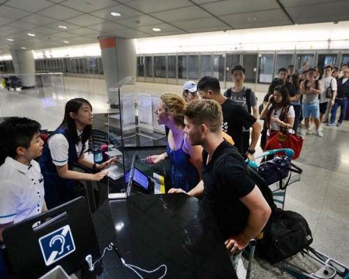 有乘客及旅客不滿。