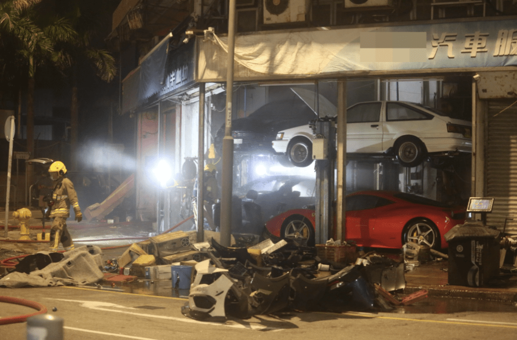 2023年11月，九龍灣一間車房內的電動車起火。 資料圖片