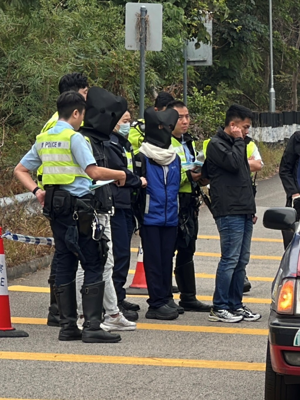 24歲女乘客被捕時身穿城巴車長制服。劉漢權攝
