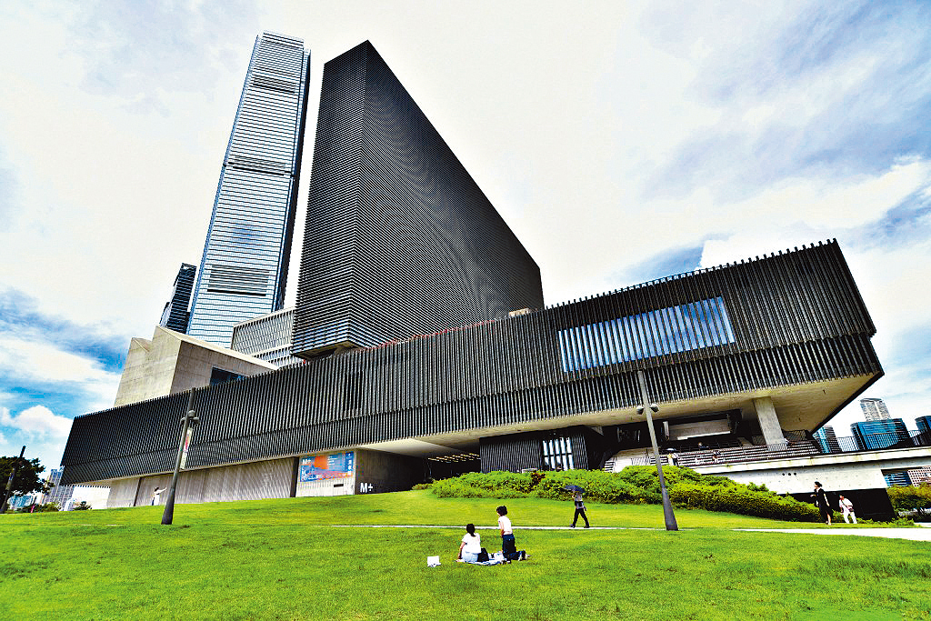 西九文化區滿佈特色建築,本身已是精緻的藝術品,在區內遊走,步步皆景。 西九文化區滿佈特色建築,本身已是精緻的藝術品,在區內遊走,步步皆景。