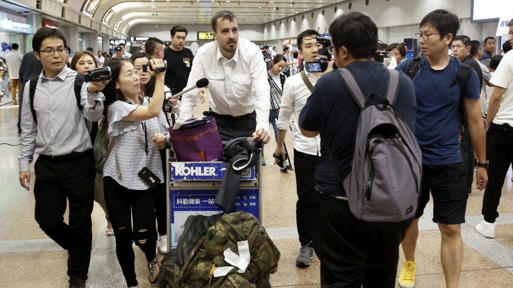 外國遊客經北京機場往返平壤。 路透社