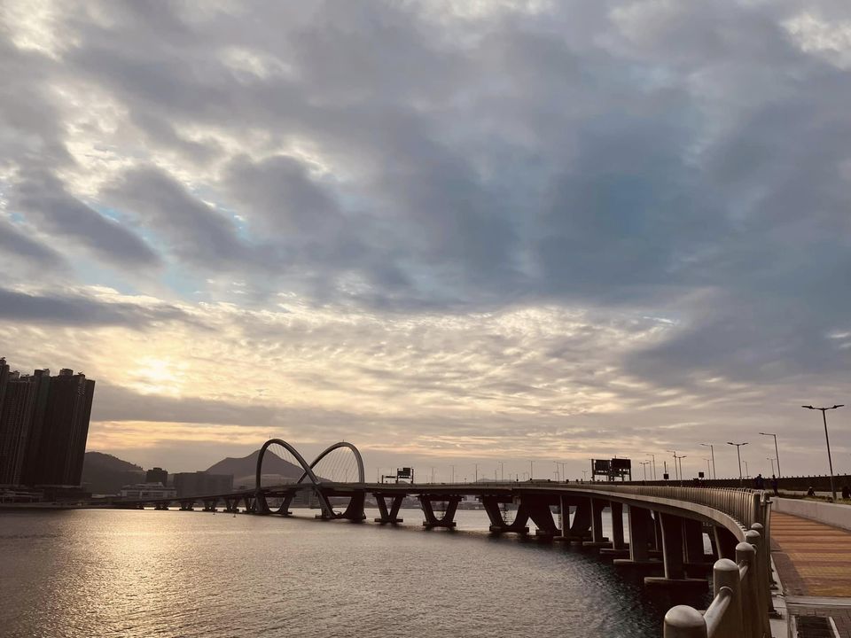 將軍澳蝴蝶橋，攝於07:00-07:50。網民Winnie Lam圖片