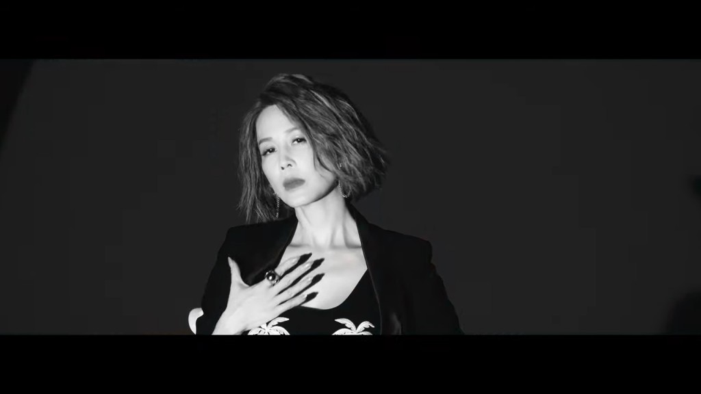 孙佳君首次参与MV演出。