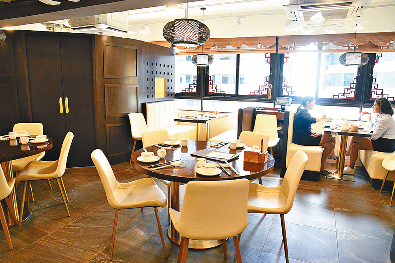 ●用餐氛圍舒適有空間感,設計裝潢也比傳統中式素食館講究。