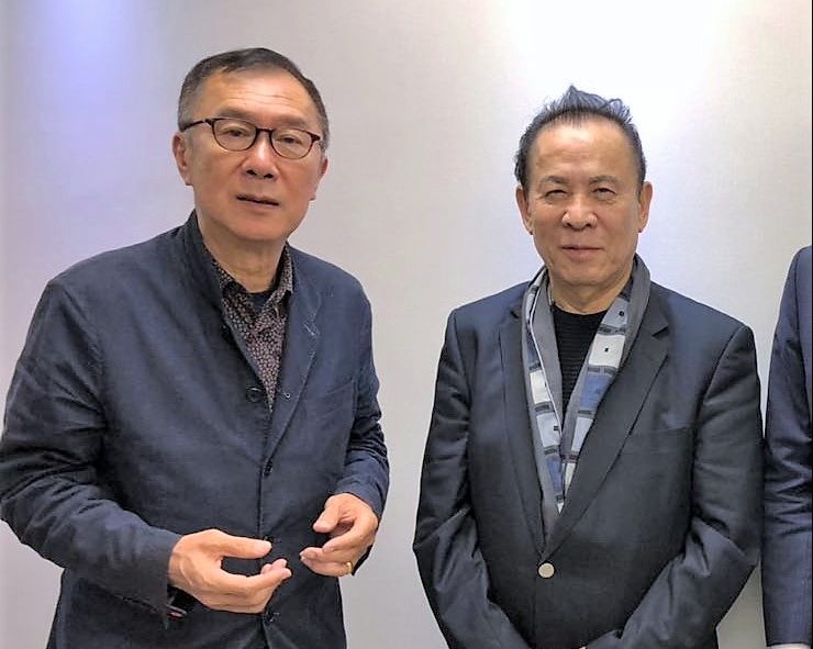 資深大律師清洪(左)陪同岡田和生(右)現身於廉署總部。資料圖片