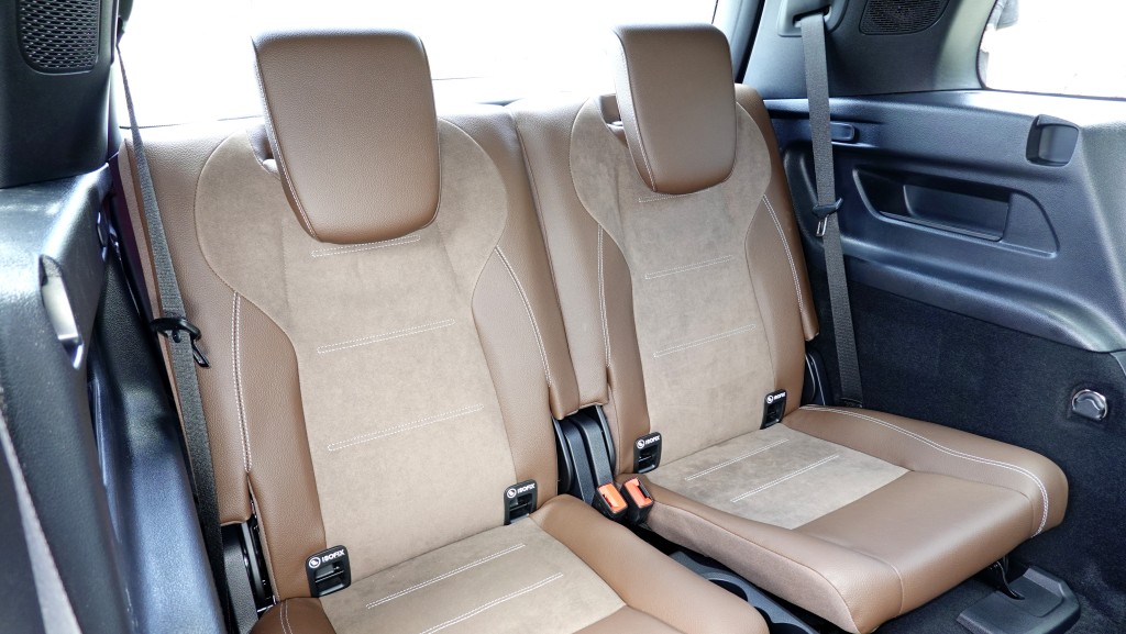 平治改良新版GLB250 4Matic七座位SUV，後排可供兩位乘客使用。