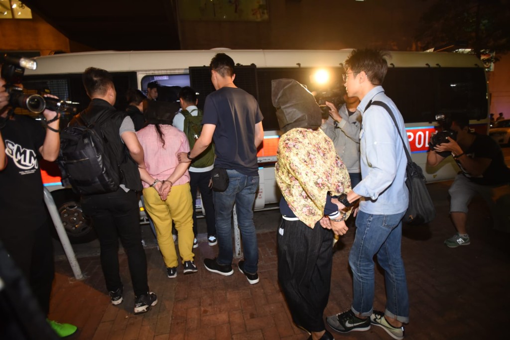 警方拘捕6名男女