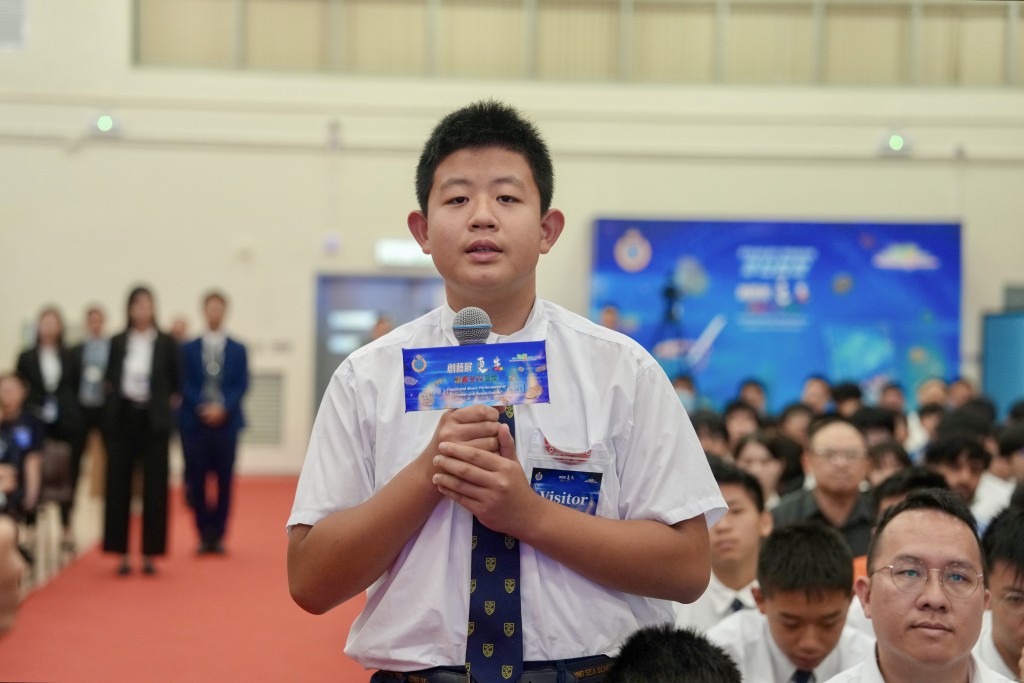 學生在分享環節向在囚人士提問。
