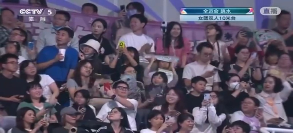 全紅嬋(右)有主場之利,觀眾們都為她加油。直播截圖 全紅嬋(右)有主場之利,觀眾們都為她加油。直播截圖