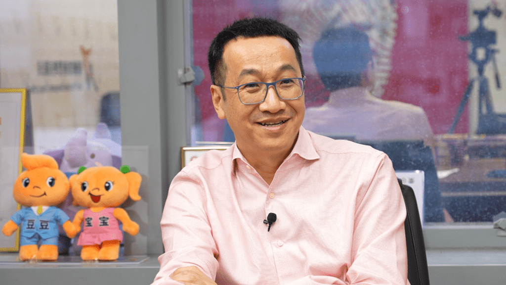 黃國英2025足球陣首7月賺34% 最新換入8股 捕捉AI及「情緒價值」概念