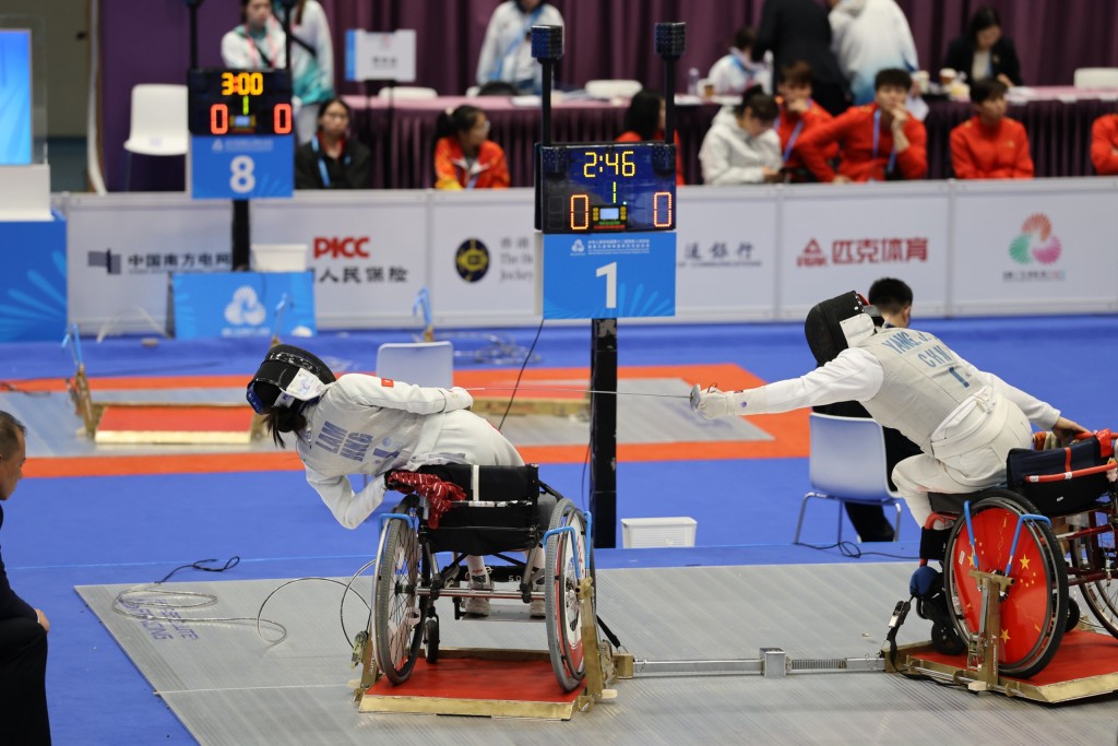 林嘉雯(左)在比赛中。徐嘉华摄 林嘉雯(左)在比赛中。徐嘉华摄