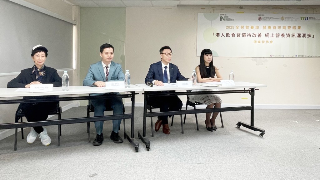 (左起)Kelly、理工大學食品科學及營養學系助理教授羅家禧、香港營養學會會長丁浩恩、都會大學護理及健康學院助理教授梁婉玲。蕭博禧攝 (左起)Kelly、理工大學食品科學及營養學系助理教授羅家禧、香港營養學會會長丁浩恩、都會大學護理及健康學院助理教授梁婉玲。蕭博禧攝