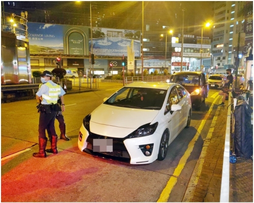 涉案的白色私家車。