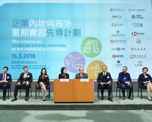 張建宗在記者會上的分享環節發言。