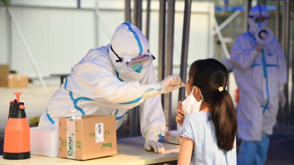 優化防控措施後或掀核酸檢測採樣員失業潮。新華社