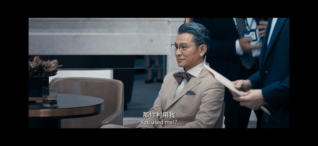 華仔一頭白髮的霸氣造型,原來是邱禮濤的意思。 華仔一頭白髮的霸氣造型,原來是邱禮濤的意思。
