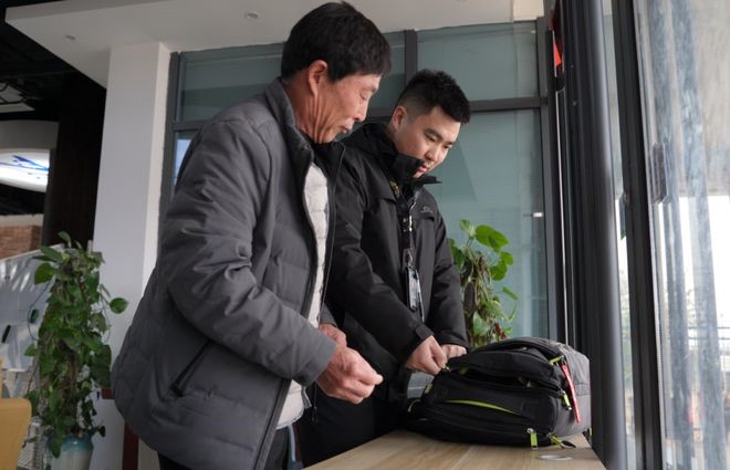 趙氏父子自駕飛機回老家過農曆新年。山東電視新聞 趙氏父子自駕飛機回老家過農曆新年。山東電視新聞