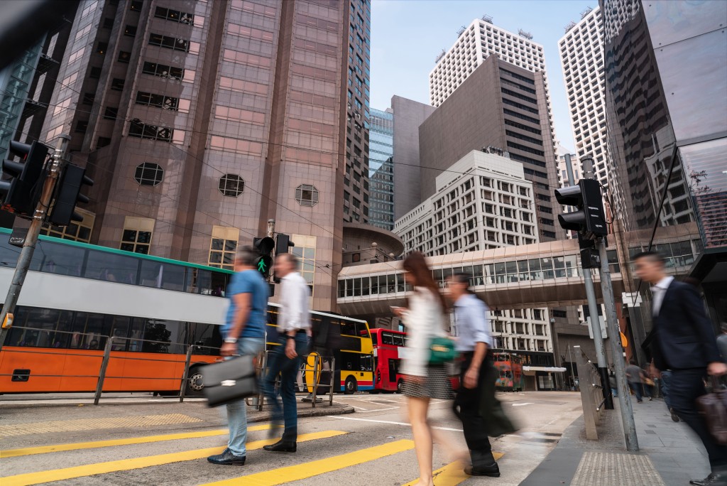 去年本港共批出31,278份外籍人士就業簽證，較5年前增逾一倍，其中金融服務業的外籍簽證數量更按年增長17%，創2022年以來新高。