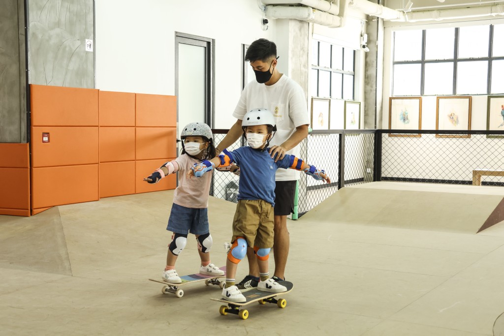 滑板場為六歲以下的幼童提供正規學院課程。