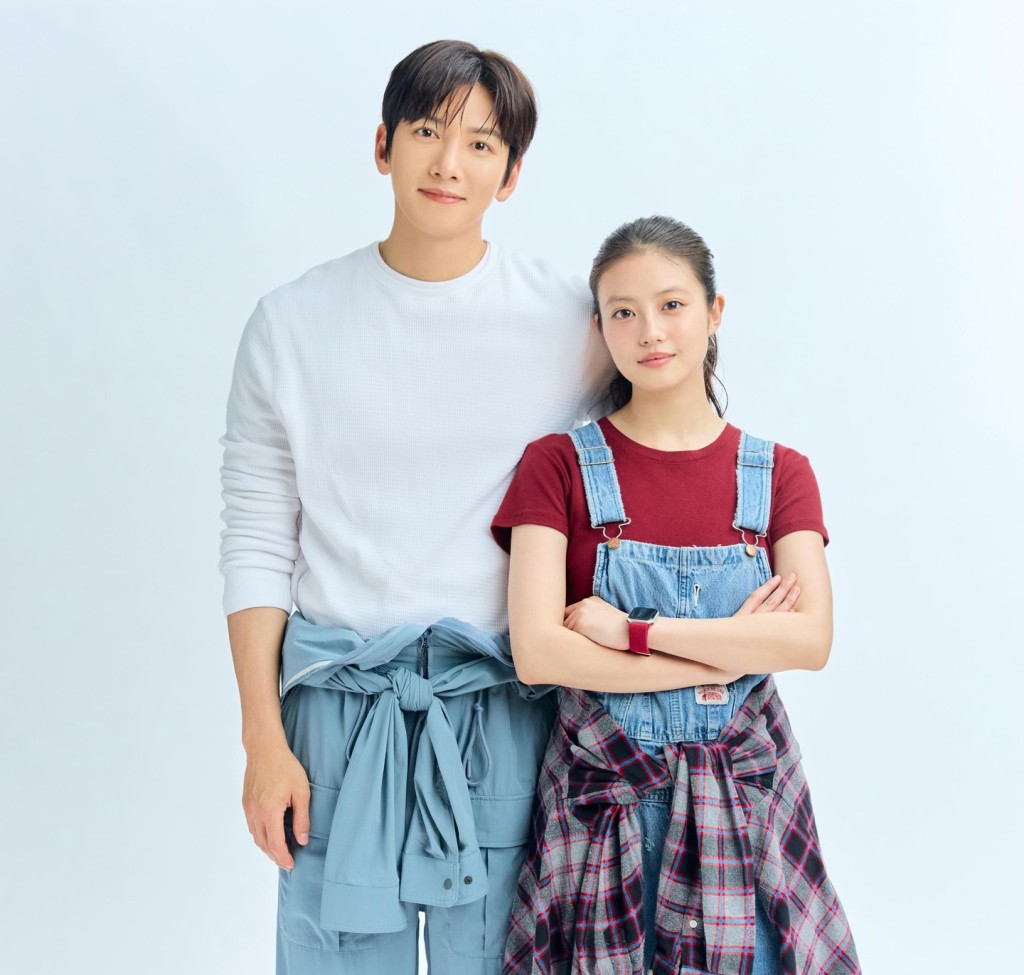 二人男俊女美。