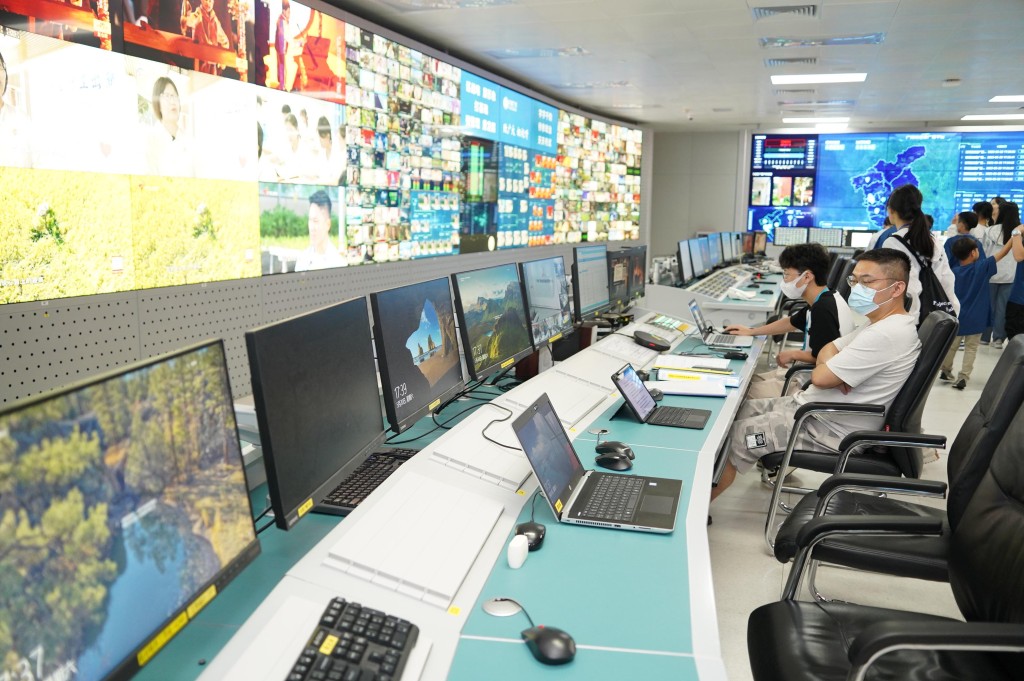 少訊劍擊隊參觀廣州國際媒體港的廣州廣播電視台，包括新聞演播廳、全媒體指揮調度中心、播控中心，5G技術展示區等等。