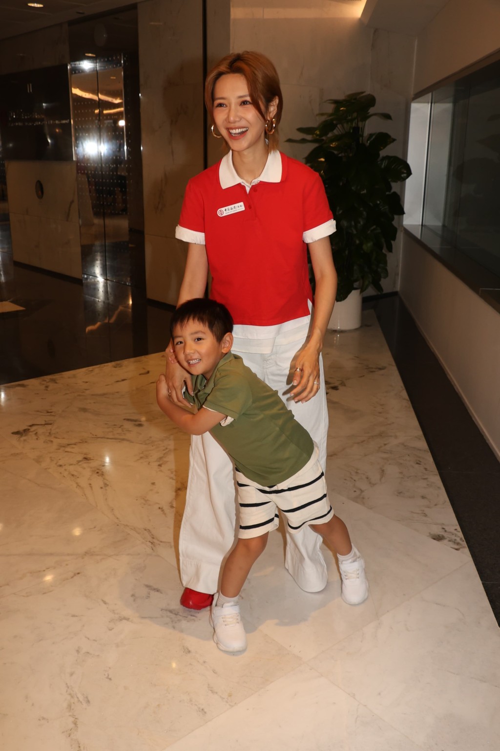 倪晨曦4歲長子活潑好動。 倪晨曦4歲長子活潑好動。