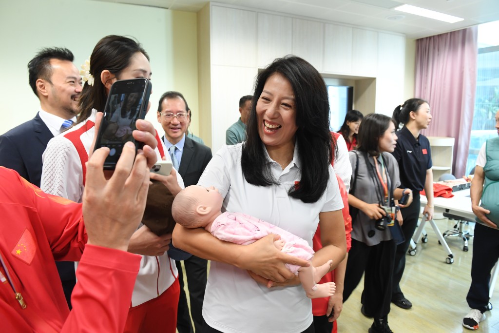 全國政協委員兼冬奧首金楊揚 