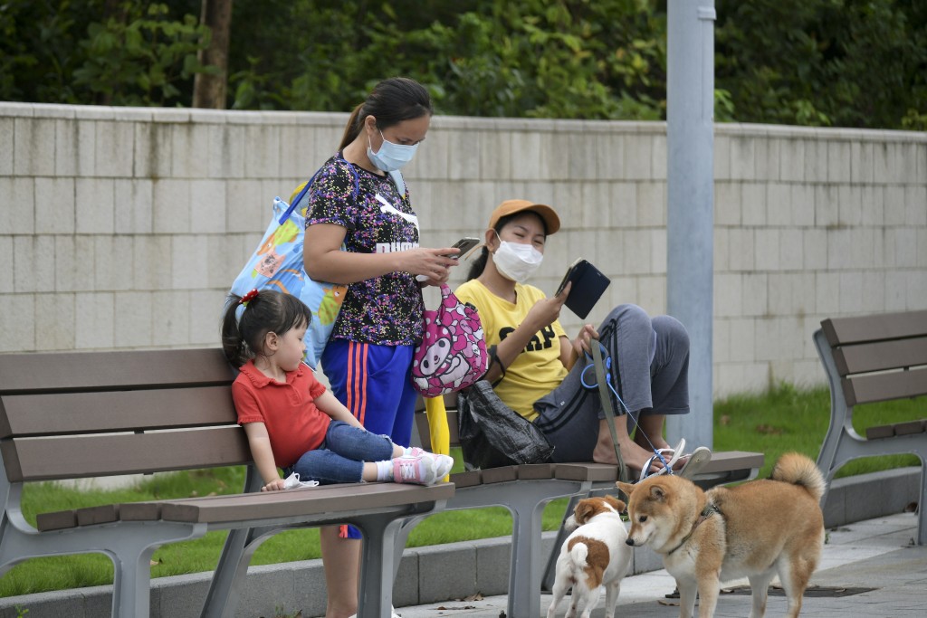 林夏瑤建議外傭借貸額不得超過月薪的30%。資料圖片,非涉事外傭 林夏瑤建議外傭借貸額不得超過月薪的30%。資料圖片,非涉事外傭