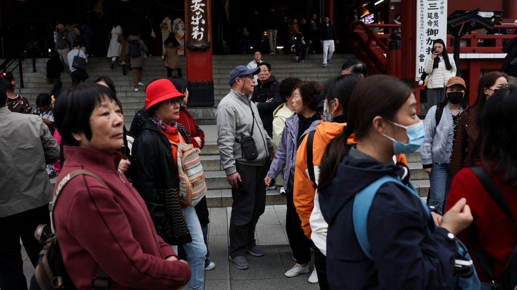 中國旅行團遊覽淺草寺。 路透社