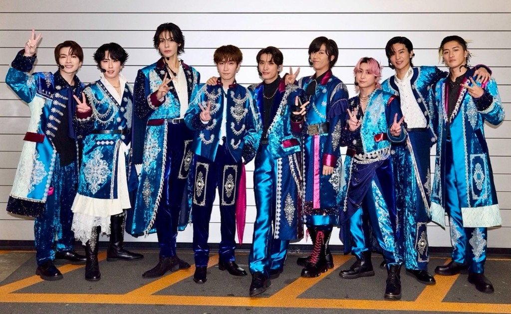 宫馆凉太（左二）传绯闻，误中副车连累队友目黑莲（右二）。