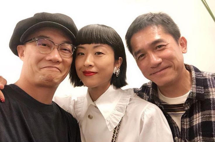 Eason夫婦頭貼頭，偉仔確似搭枱。