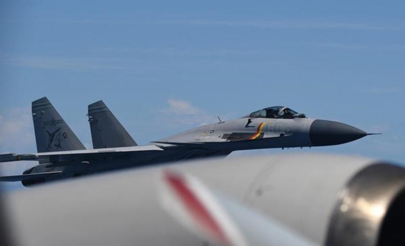 日本公開近距離拍攝的中國「殲-15」戰機照片。 日本防衛省 日本公開近距離拍攝的中國「殲-15」戰機照片。 日本防衛省