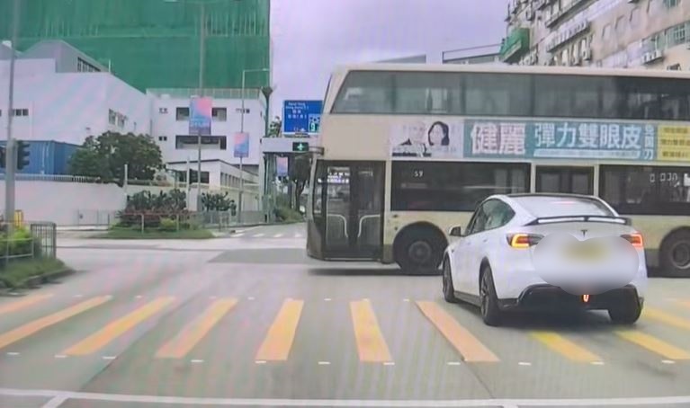 巴士已駛出。fb 車cam L（香港群組）  