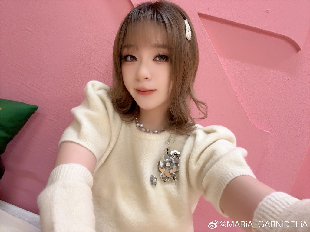 日本女歌手美依禮芽曾參演內地綜藝《乘風破浪的姐姐》。微博＠MARiA_GARNiDELiA