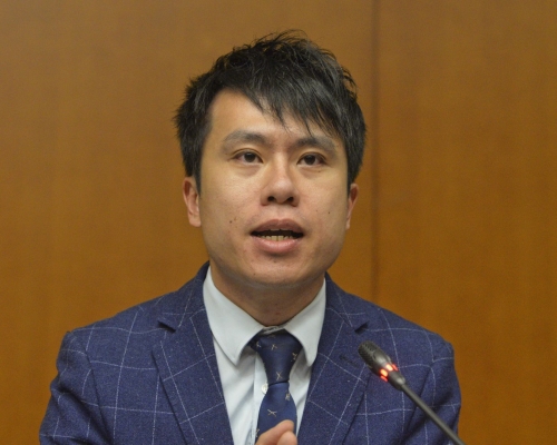 鄺俊宇批評，新政策變相剝奪長者原有福利。資料圖片
