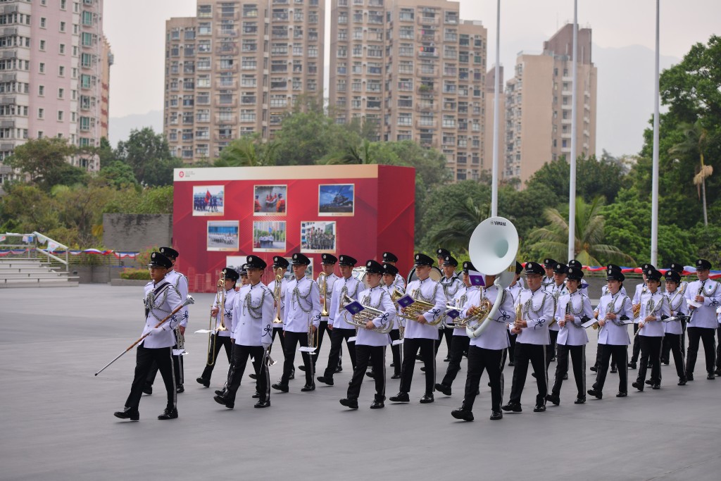 保安局带领纪律部队举行升旗仪式。（欧乐年摄）