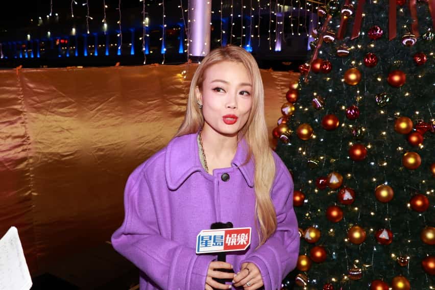 林盛斌向容祖兒介紹筍盤，她表示有見過面，形容身形好有福氣。