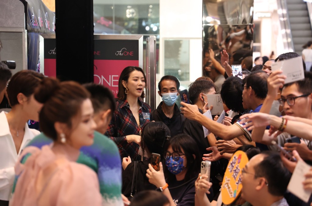 陈茵媺在宣传活动上大受欢迎。