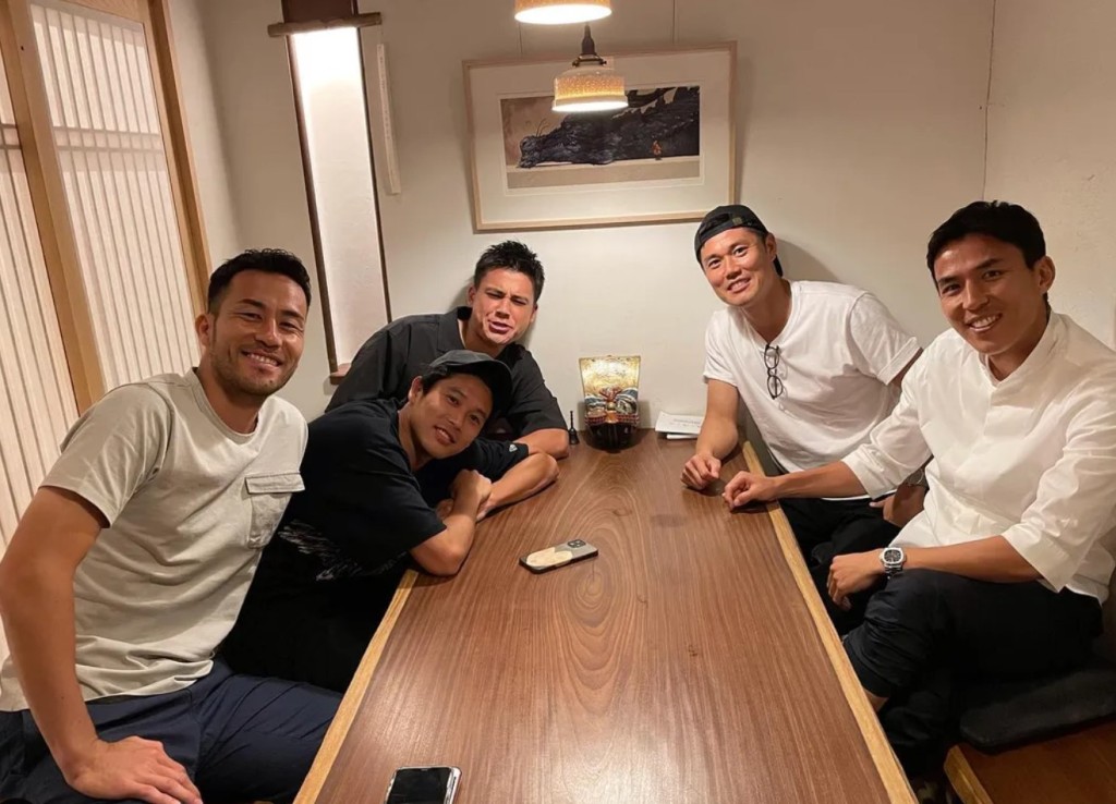 吉田麻也(左)约一群在德日本球员饭聚。吉田麻也instagram图片