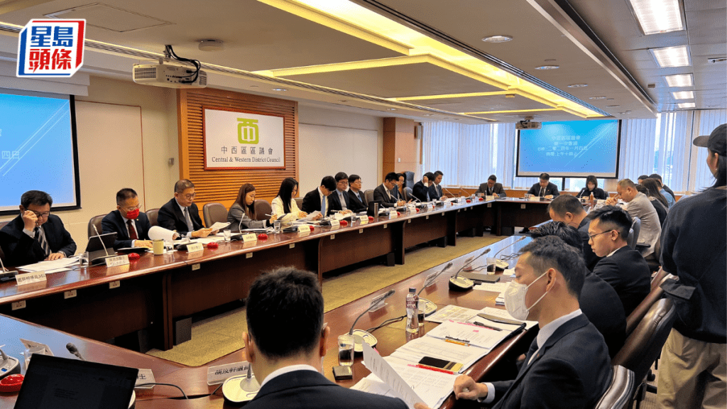 新一屆區議會陸續召開會議,中西區今早召開首次大會。郭詠欣攝