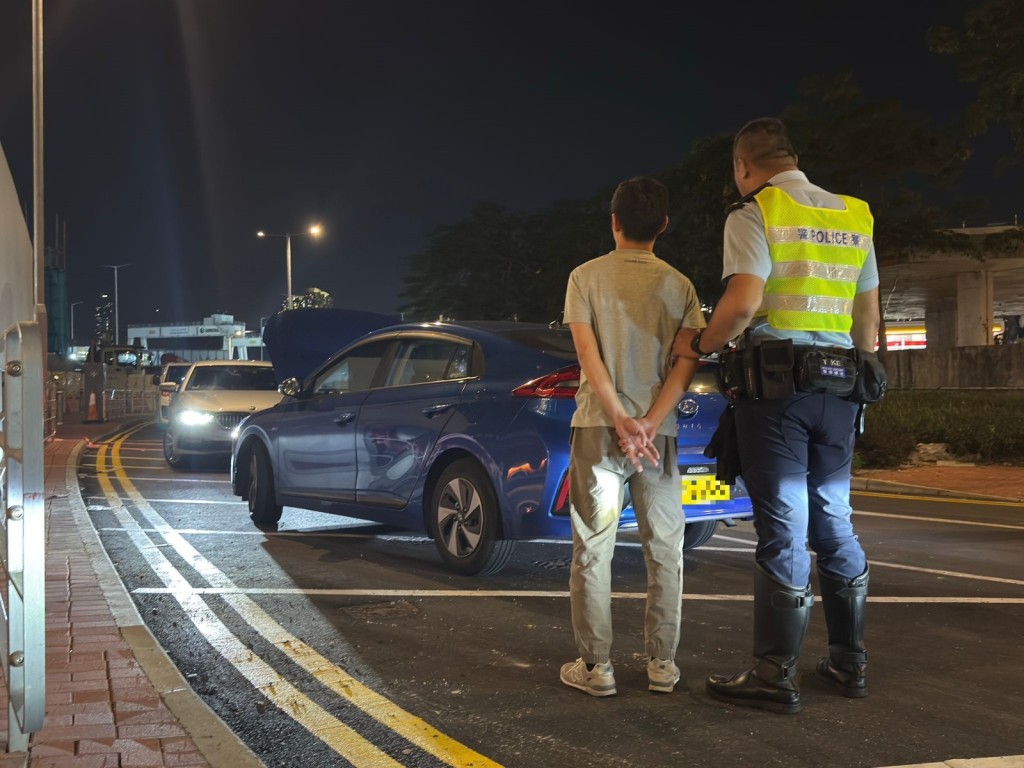 警方東九龍打擊危駕超速拘捕4人。警方圖片 警方東九龍打擊危駕超速拘捕4人。警方圖片