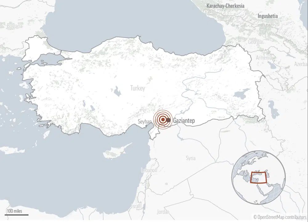 土耳其中部發生 7.8 級地震，隨後發生強烈餘震。AP