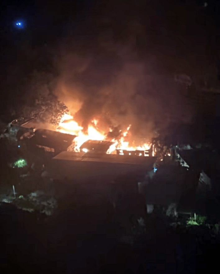 鐵皮屋火光熊熊。fb：清河邨 & 祥龍圍邨