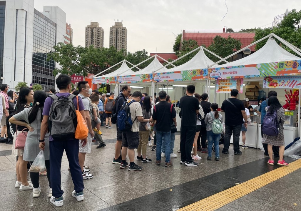 沙田美食市集下午4時重開，攤檔重新迎來「蛇餅」。謝宗英攝