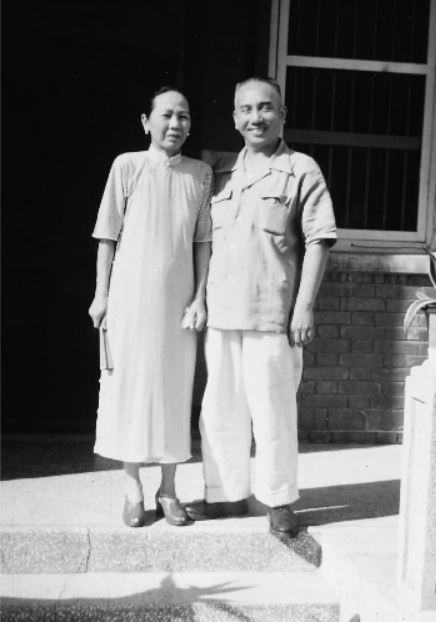 黎宣的元配妻子严姗姗（左）亦有份演出《庄子试妻》，并饰演使女。（《香港记忆》图片）