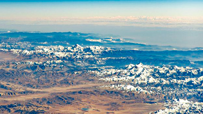 近年从国际太空站看到的喜马拉雅山冰川。