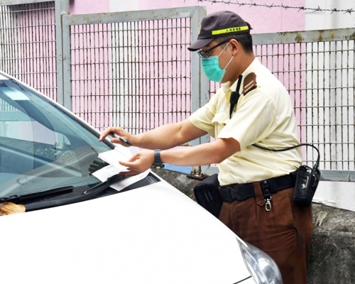 東區警區將於石澳、大浪灣及柏架山道附近一帶路段採取執法行動，打擊違例泊車。資料圖片
