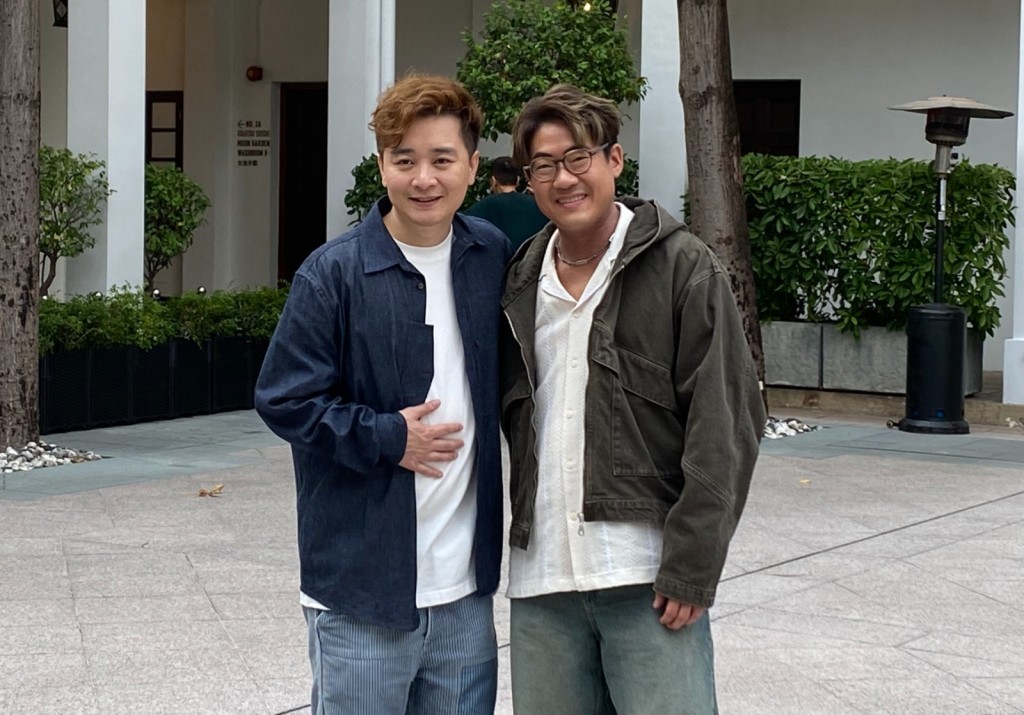 羅啟豪、譚輝智成「中年好聲音家族」最早在紅館開騷歌手。 羅啟豪、譚輝智成「中年好聲音家族」最早在紅館開騷歌手。