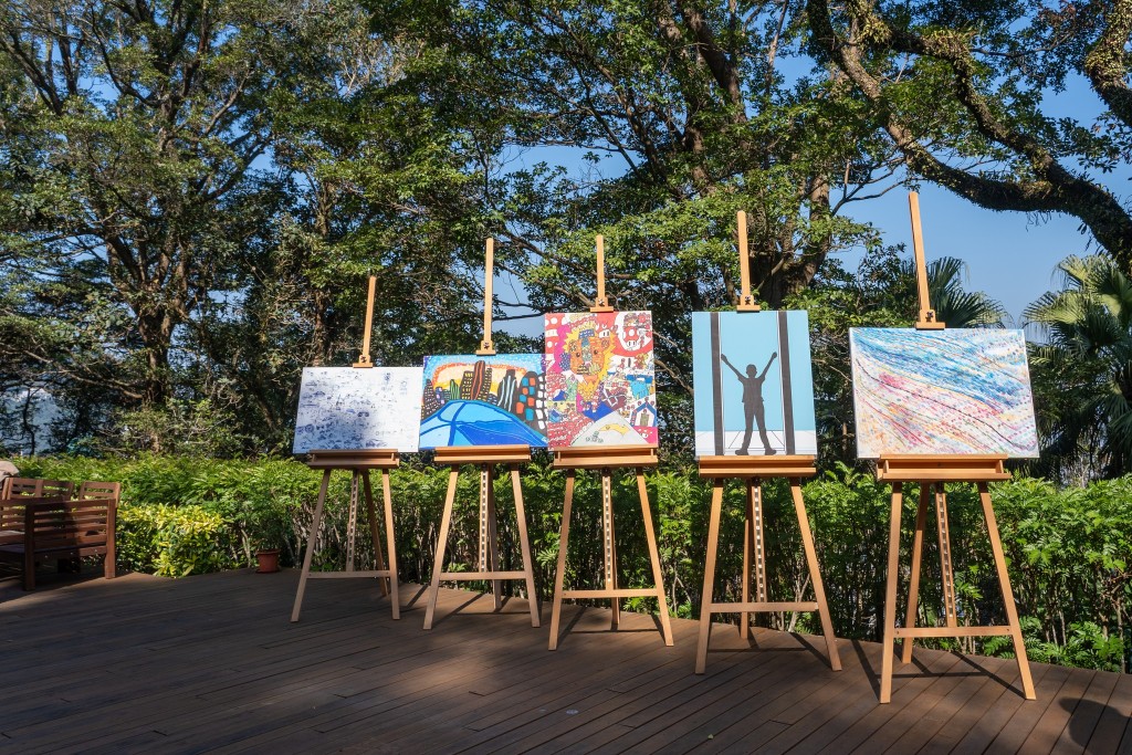 林定國指他們的作品展示強烈感情和個人風格，亦曾在去年香港舉行的Art Basel 中展出。