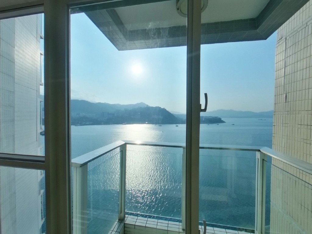 露台前临沙田海景，景色舒泰。